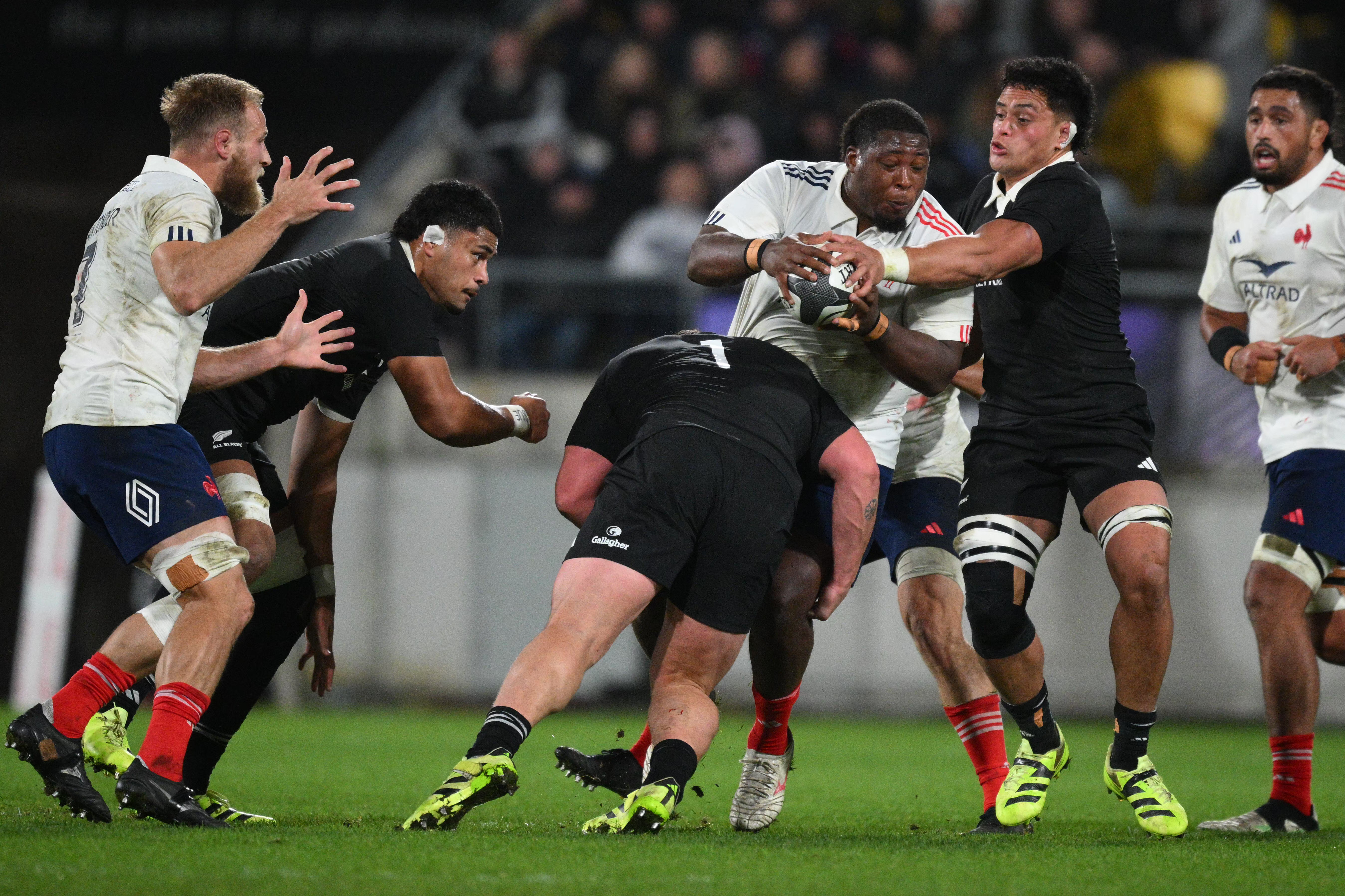 XV de France : les jeunes Bleus ont subi la loi des All Blacks à Wellington