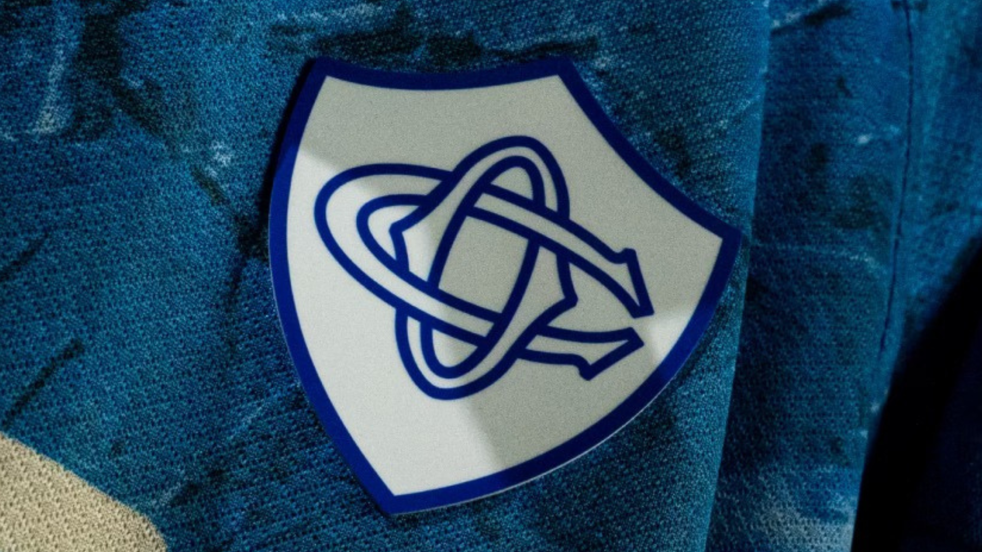 Histoire de blason : Castres, du gris originel à un bleu plus radieux