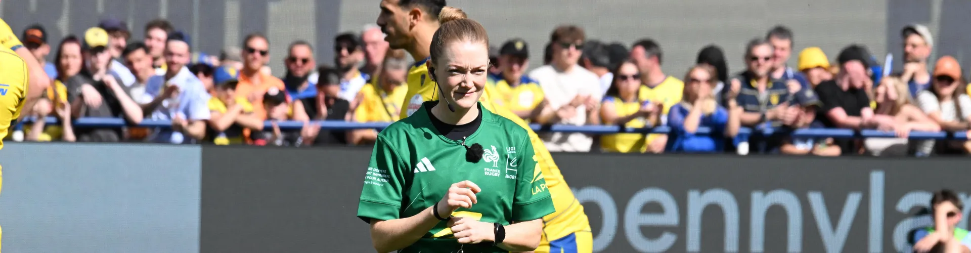 Revivez les coulisses de la première de l'arbitre Hollie Davidson en TOP 14
