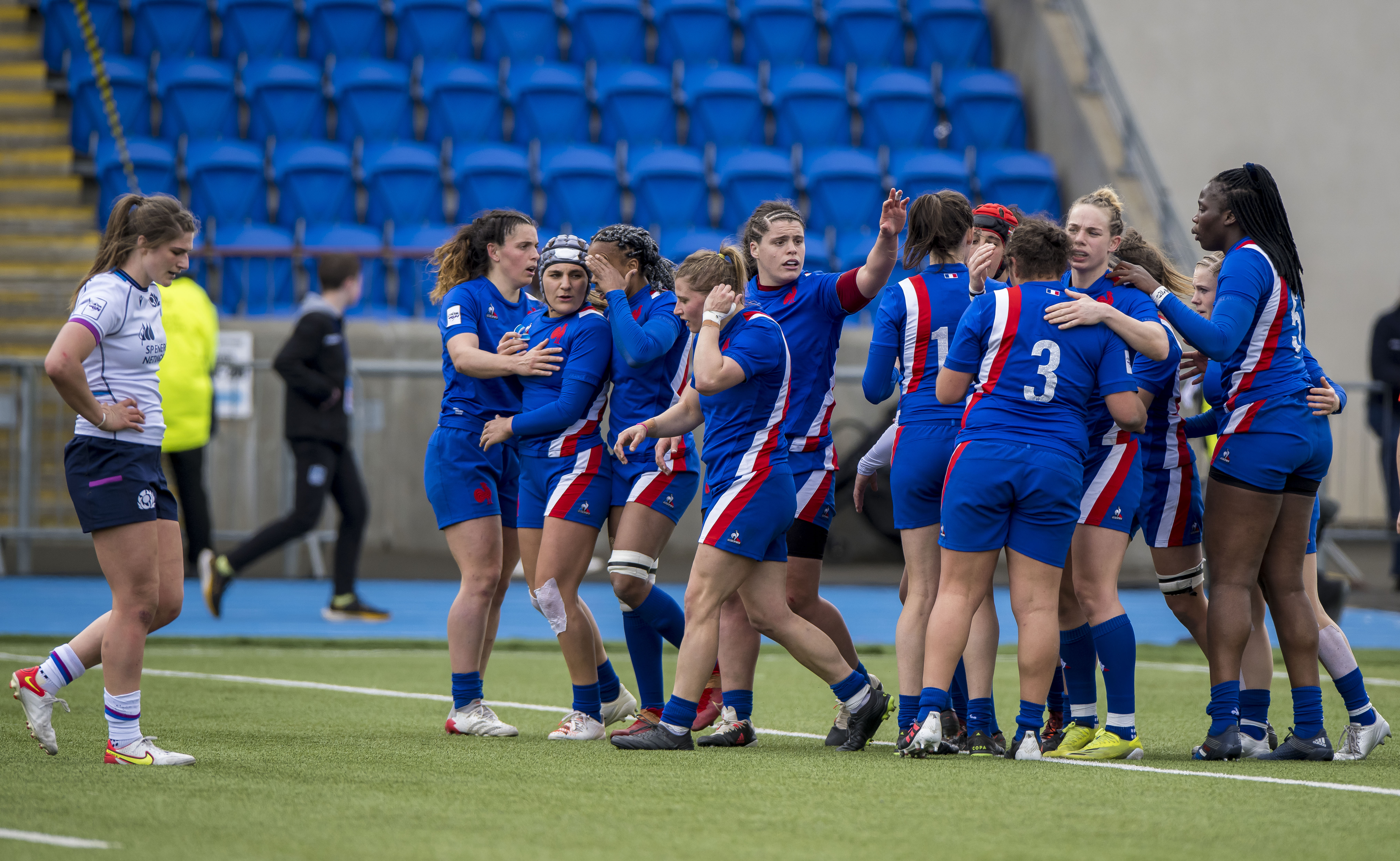 6 NATIONS I Les Bleues assurent en Ecosse 